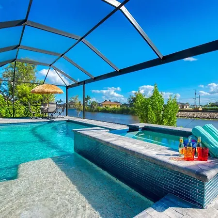 Villa Southern Escape - 4 Beds - 3 Baths - 8 Guests - Waterview & Pool/Spa - Incl. 10% Off Boat Rental